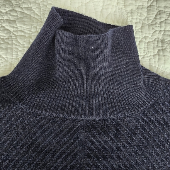 Barrie of Scotland Cashmere Textured Sleeves Detail Turtleneck Sweater - Navy - Picture 9 of 16